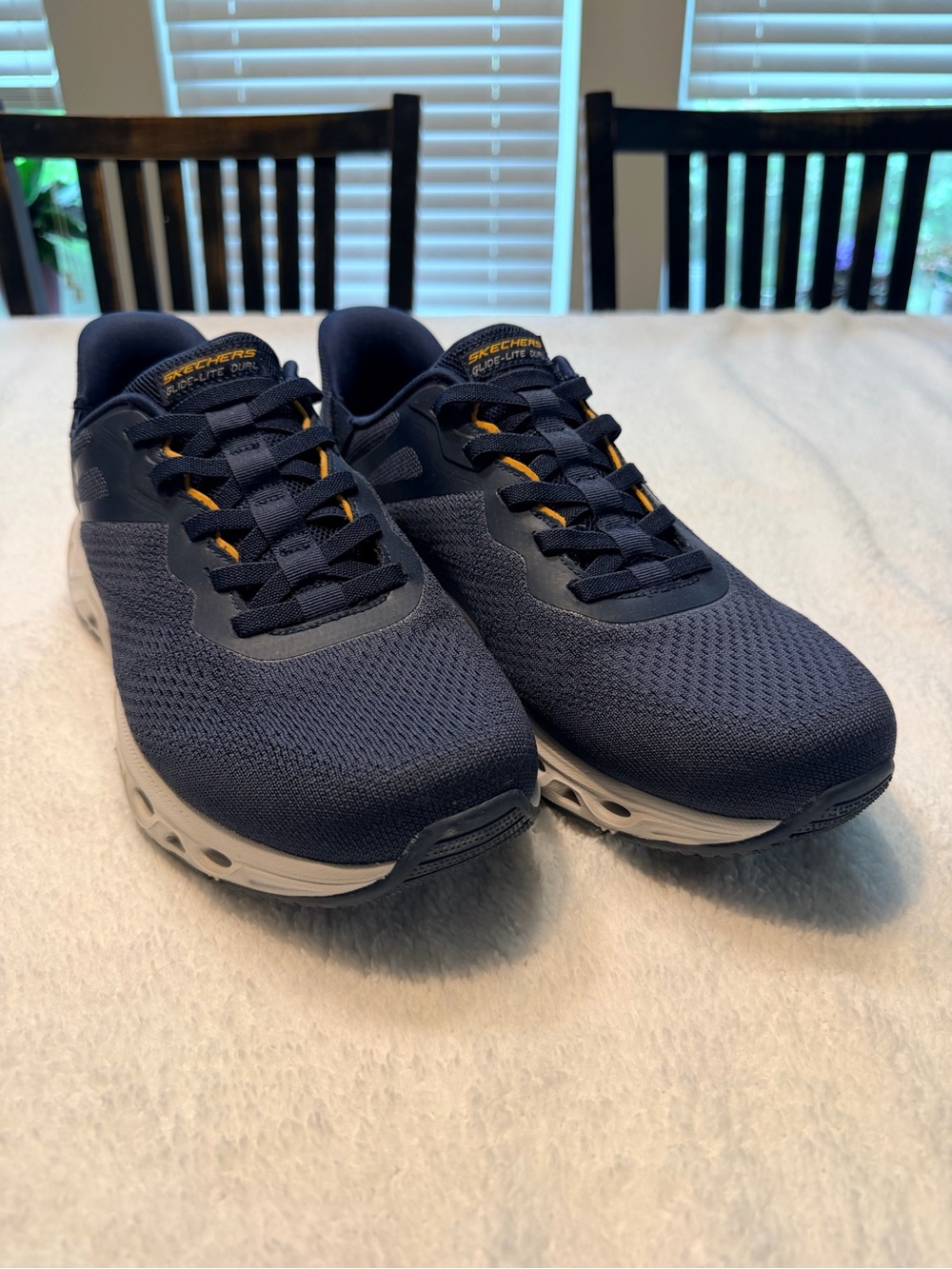 Skechers Men’s Navy Blue Swift Fit Slip on sneakers. Size 13.